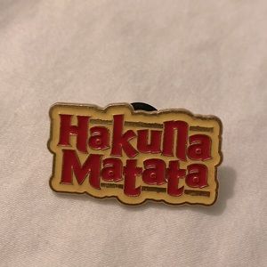 Disney Pin The Lion King Motto Hakuna Matata "No Worries"